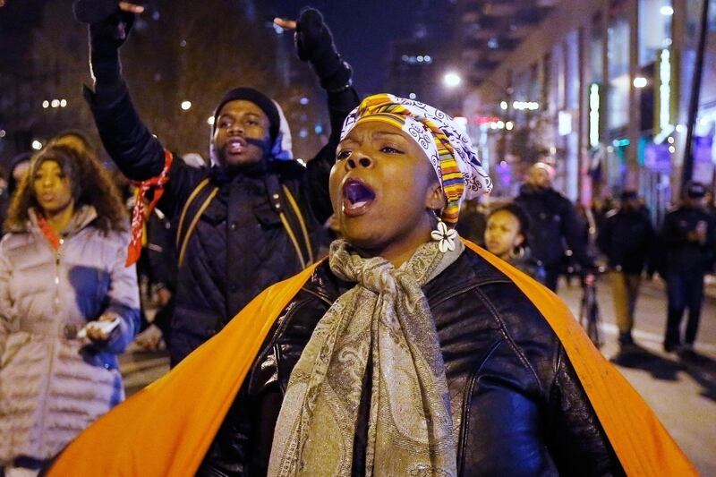 galleries/2015/11/25/chicago-protesters-march-after-release-of-laquan-mcdonald-video-photos/151124-chicago-protests-08_vy0jok