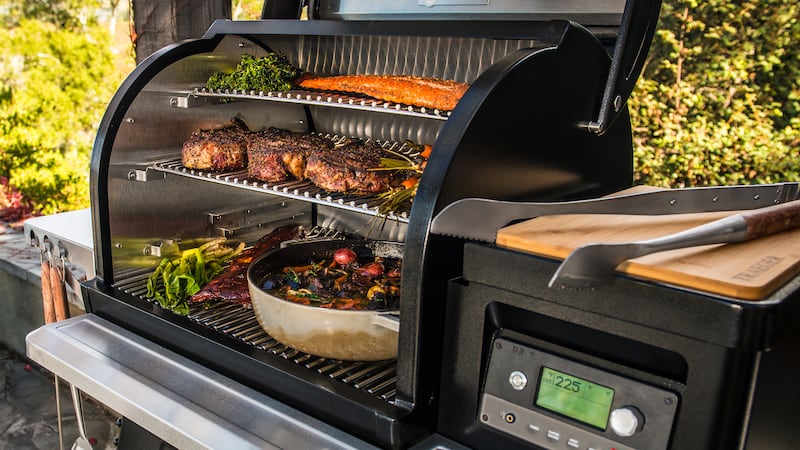 timberline_grill_in_use_lausz3