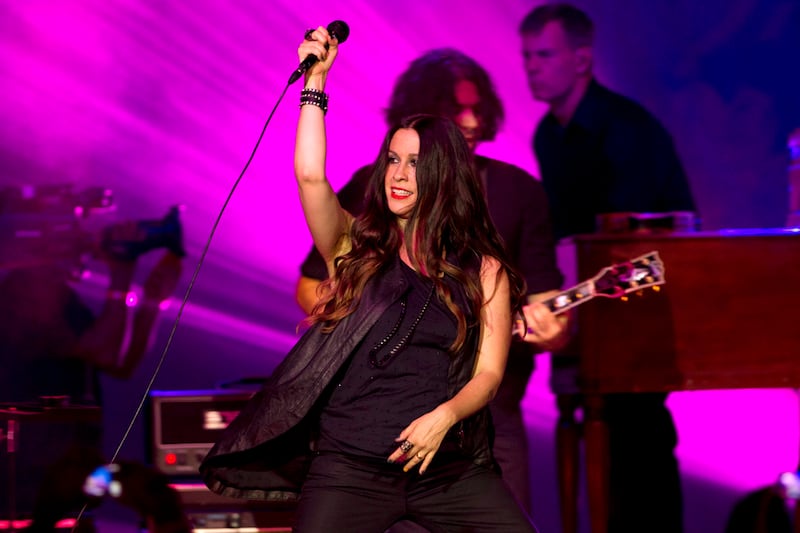 articles/2012/11/01/alanis-morissette-on-why-america-must-embrace-the-feminine/feminism-alanis-morissette-tease_fsskjt