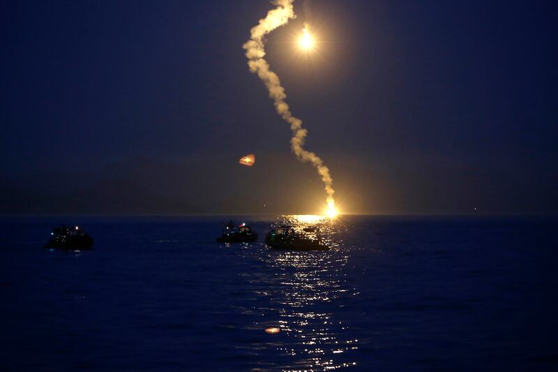 galleries/2014/04/16/south-korean-shipwreck-the-search-for-survivors/140416-south-korea-ferry04_sxyfmb