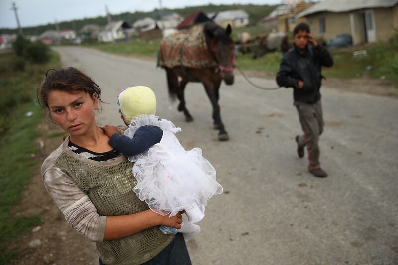 articles/2013/10/04/roma-immigrants-have-set-france-on-edge/131002-Dicky-Roma-tease_szrh5k