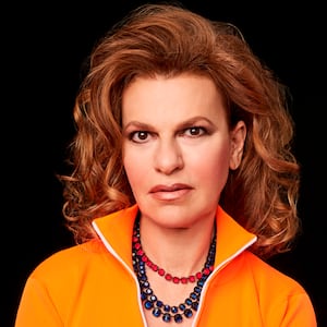 190510-teeman-sandra-bernhard-tease_dbmvql