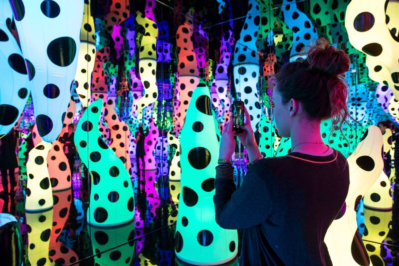 articles/2013/12/06/yayoi-kusama-s-infinity-mirrored-room-madness-takes-manhattan/131205-jones-kusama-lines-tease_gqxicy