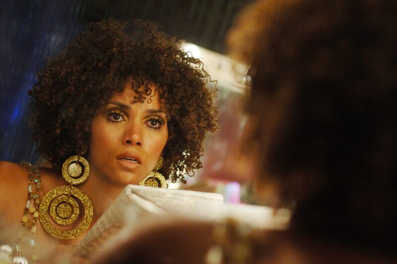 articles/2014/04/01/what-the-hell-happened-to-halle-berry-s-frankie-alice/140331-halle-berry-heckling-tease_ynrb8l