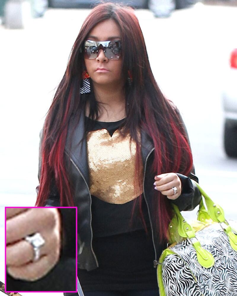 galleries/2011/05/25/most-outrageous-engagement-rings/snooki-ring_kzanzi