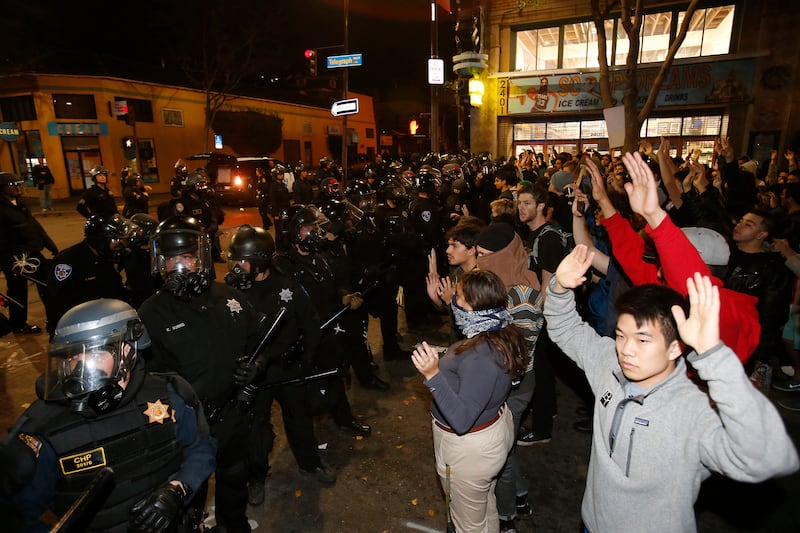 galleries/2014/12/08/berkeley-protest-over-recent-grand-jury-decisions-photos/141207-berkeley-protest-03_atio36