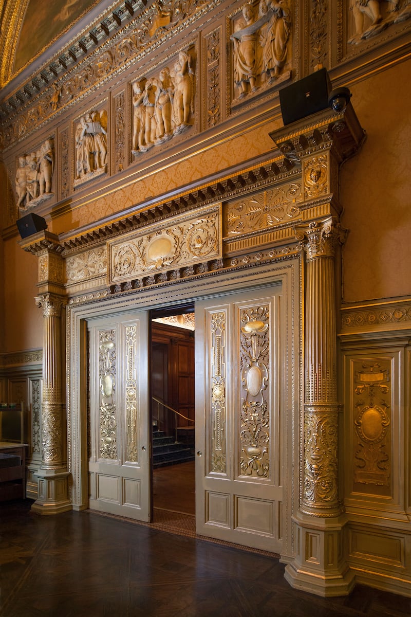 230311-oconnor-nyc-mansion-tour-Gold-Room_Door_xgcjwq