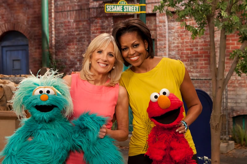 galleries/2012/01/14/michelle-obamas-greatest-moments-photos/michelle-obama-greatest-moments-sesame-street_ibyldx