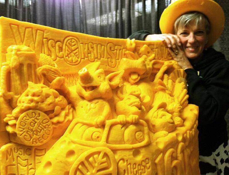 galleries/2011/11/26/cheese-sculptures-kate-middleton-elvis-and-more-photos/three-little-pigs-cheese-sculpture-photos_lahd5p