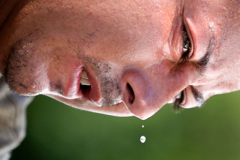 galleries/2013/07/20/east-coast-heat-wave-brings-out-the-fans-the-ac-and-the-parasols-photos/heatwave-21_vn10jc