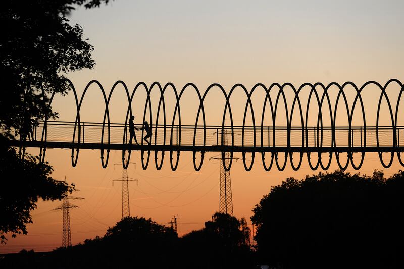 galleries/2013/10/12/made-for-walking-the-world-s-most-aesthetic-footbridges-photos/footbridges-rhine_emgw91