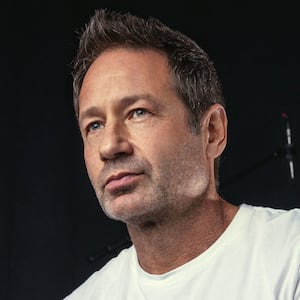 210823-stern-duchovny-tease_p3w9nk