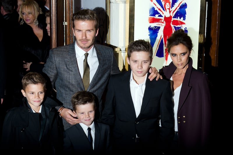 galleries/2014/04/17/victoria-beckham-at-40-photos/victoria-beckham-40th-family_dmesn6