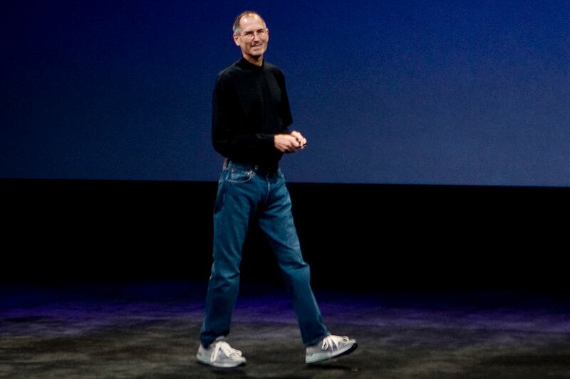 articles/2011/10/06/steve-jobs-timeless-geek-chic-faded-jeans-and-a-mock-turtleneck/steve-jobs-fashion-givhan_pvrv5r