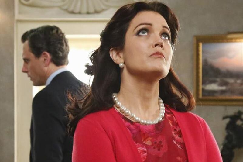 articles/2014/04/17/how-scandal-star-bellamy-young-transformed-mellie-into-fans-favorite-character/140416-fallon-scandal-tease_e0ycrm