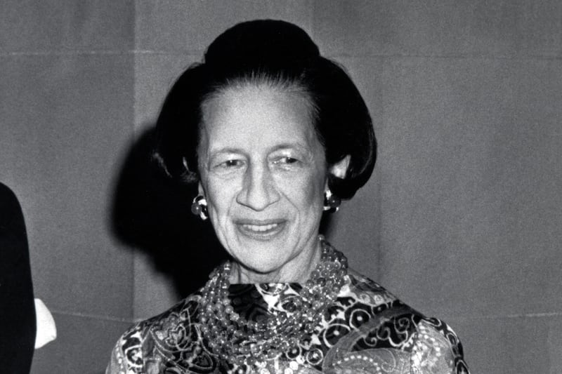 articles/2012/11/28/understanding-diana-vreeland-empress-of-fashion/diana-vreeland-givhan-tease_ccqezu