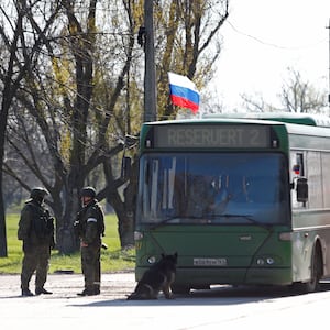 2022-04-20T170119Z_5557294_RC23RT96KHZY_RTRMADP_3_UKRAINE-CRISIS-MARIUPOL_fnsr1o