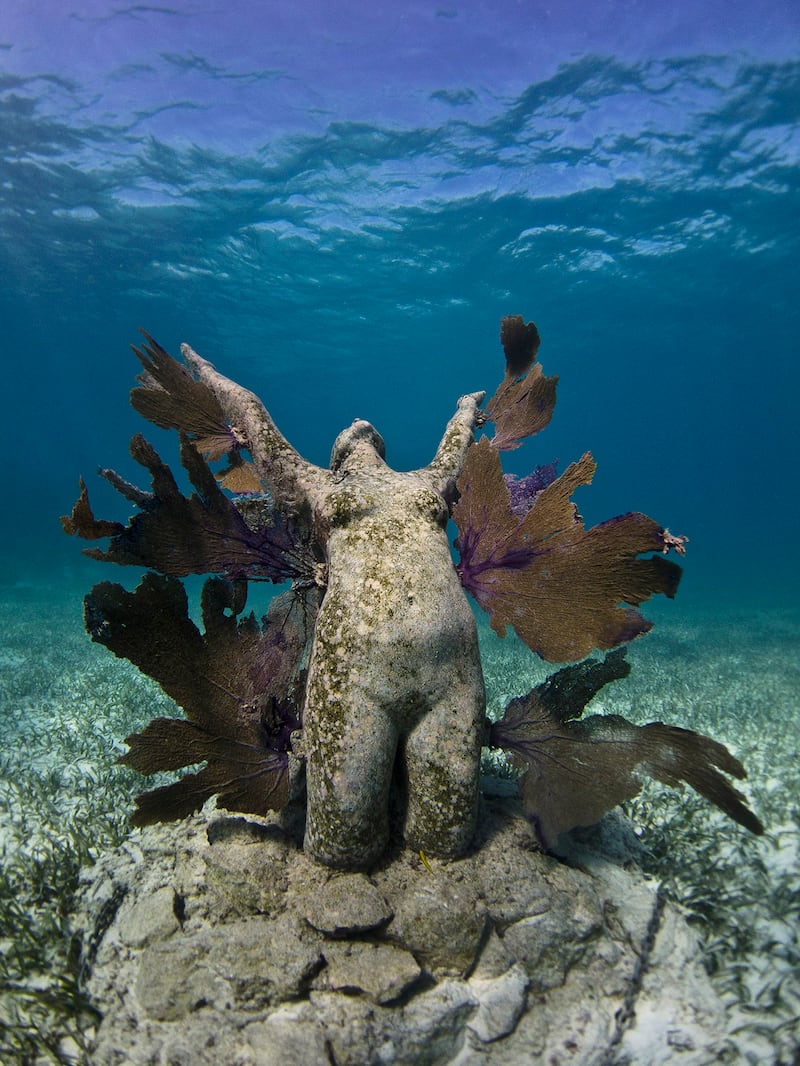 galleries/2014/04/07/jason-de-caires-taylor-s-gorgeous-underwater-art-photos/underwater-museum-gal-2_r08o1v