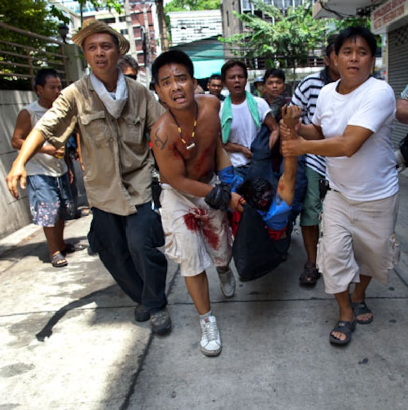 galleries/2010/05/14/thailand-protests/bangkok-violence-1_ohwhmz