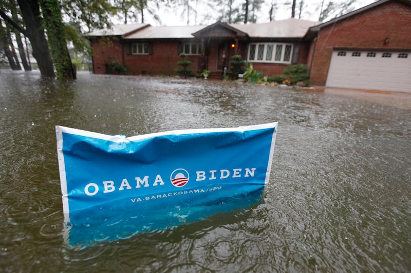 articles/2012/10/29/how-president-obama-will-handle-hurricane-sandy/obama-hurricane-warren_q2qcbn