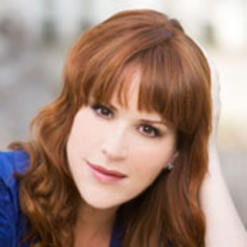 articles/2010/05/03/molly-ringwald-grows-up/dana-molly-ringwald_97509_skoqds