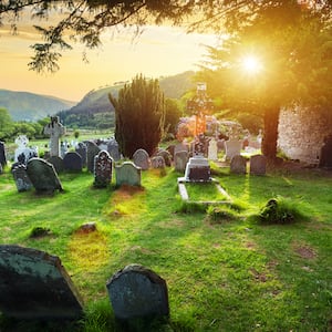 180317-moss-ireland-burial-lede_x7vcg6