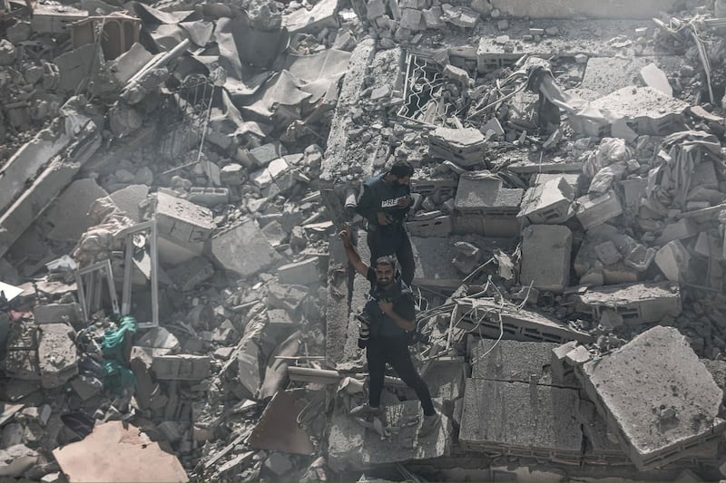 Photograph of Ali Jadallah taking a photo in Gaza