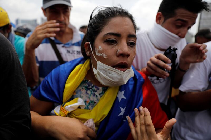 galleries/2017/04/20/venezuela-s-mother-of-all-marches-tens-of-thousands-protest-president/170420--mother-of-marches-08_izyxeh