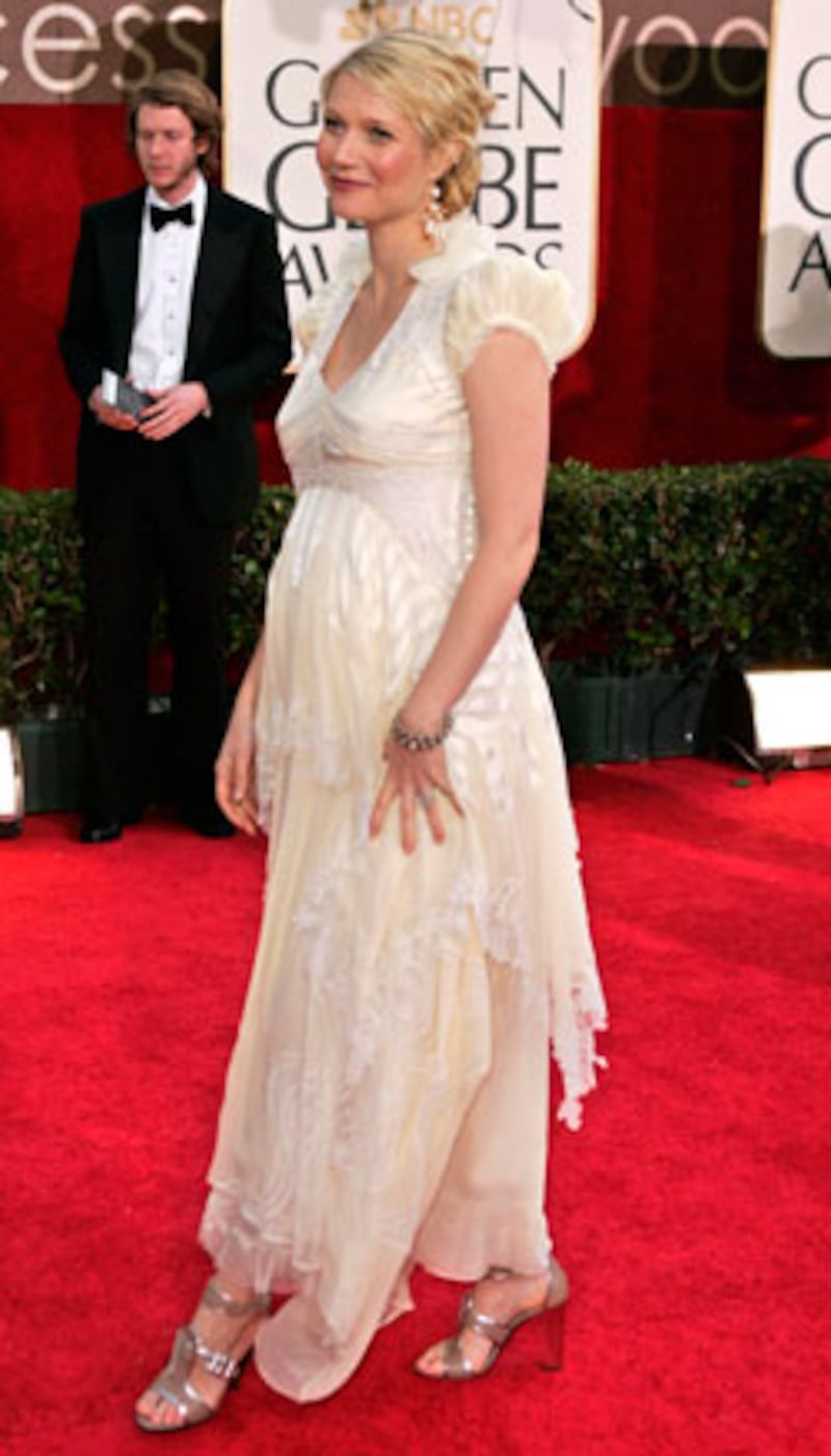 galleries/2009/09/21/red-carpet-baby-bumps/red-carpet-bump---gwyneth-paltrow_ebkjnu