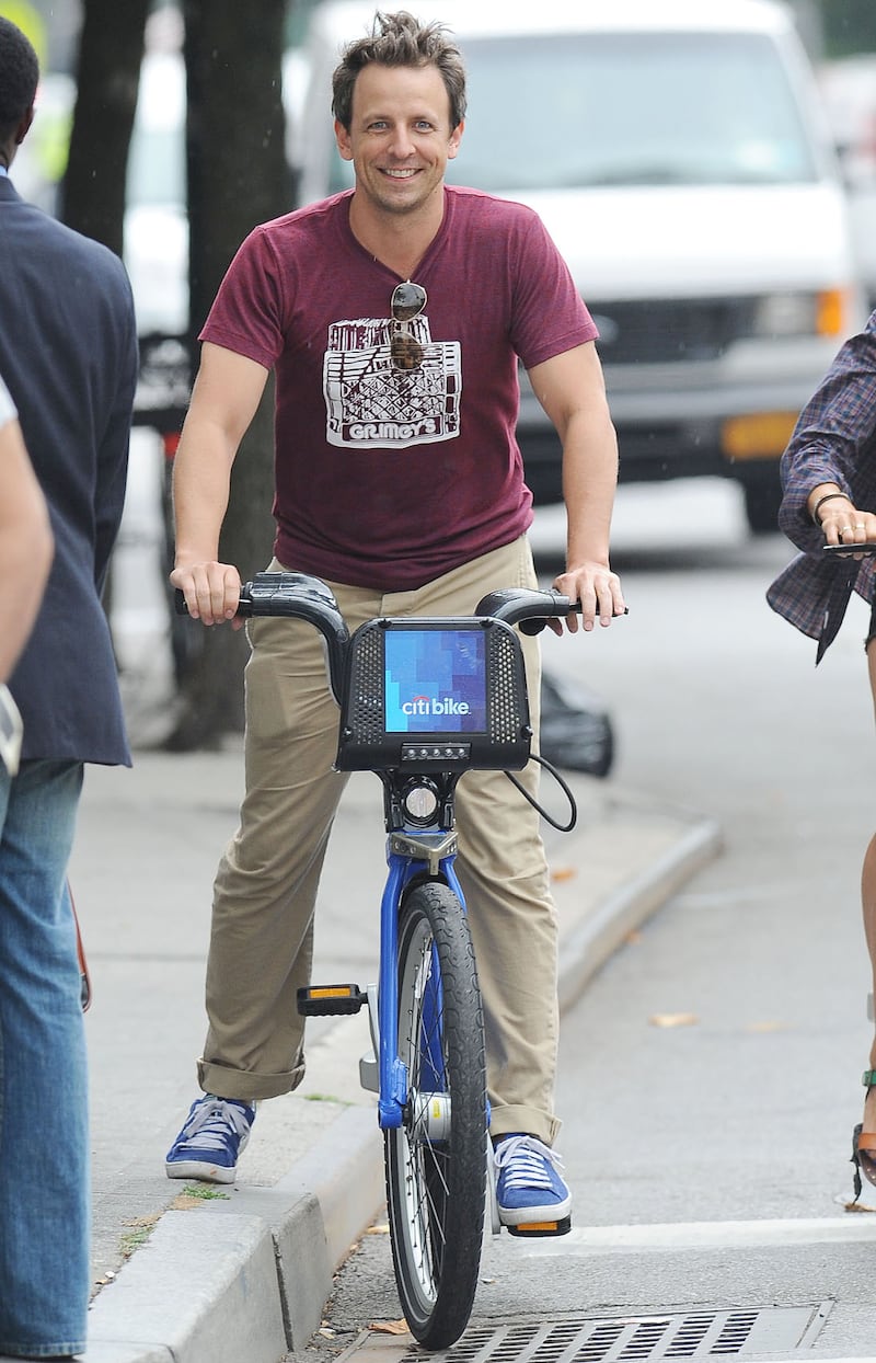 galleries/2013/10/19/leonardo-dicaprio-kate-bosworth-and-other-celebrities-who-citibike-photos/131017-stars-on-citibikes-meyers_pwrhxk