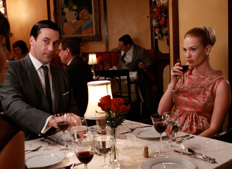 galleries/2010/10/16/mad-men-drinking-game/mad-men-drinking-game---drinking-while-pregnant_voo5uy