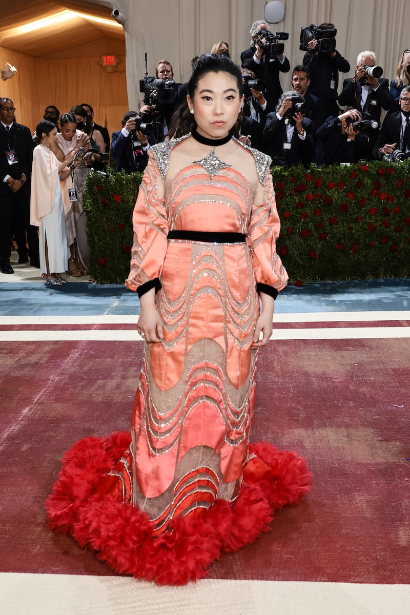 met-gala-Awkwafina_sxrkfh