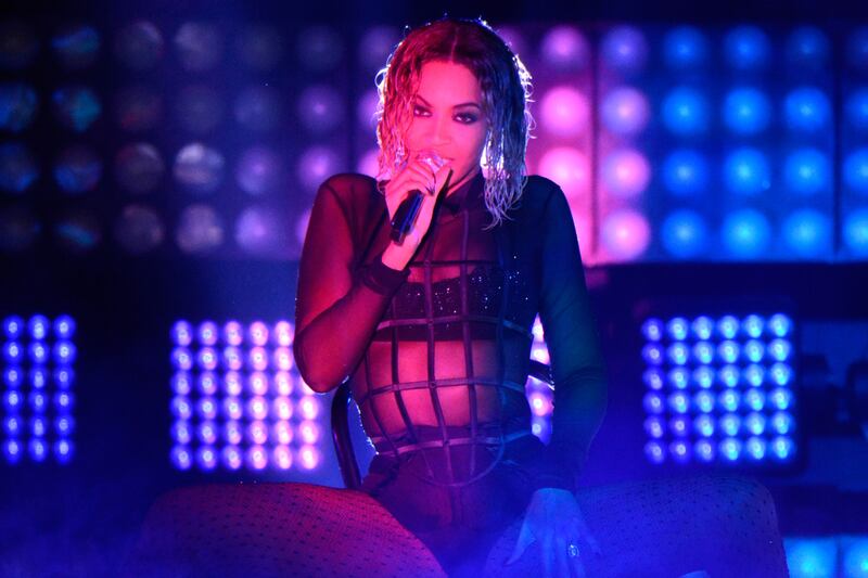 articles/2014/01/27/beyonce-gave-the-best-grammy-awards-performance-and-8-more-that-were-pretty-good-too/140126-fallon-grammy-tease_tcjird