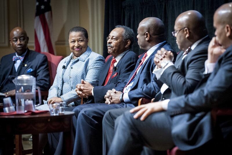 articles/2014/03/04/the-historic-gathering-of-america-s-african-american-senators/20140303-christie-black-senators_lqrzyc