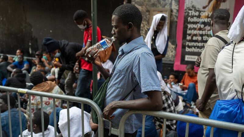 A picture that shows dozens of migrants camped outside of the Roosevelt Hotel