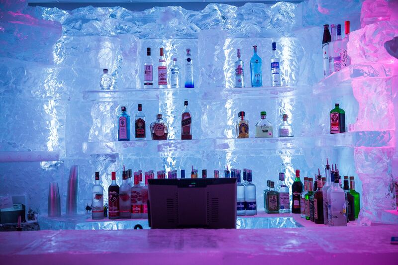 articles/2013/07/23/minus5-is-new-york-s-first-ice-bar/130723-ice-bar-meany-tease_dwgkxq