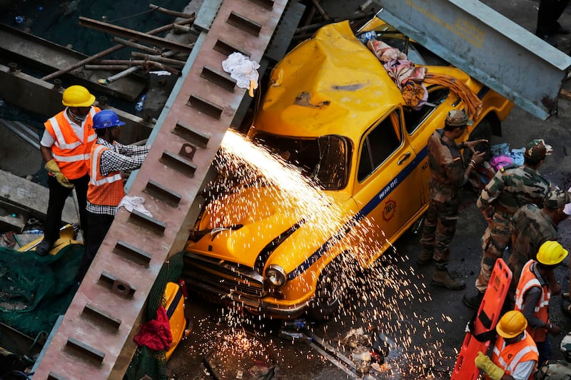 galleries/2016/03/31/indian-bridge-collapse-kills-14-people/160331-Kolkata-Overpass-Collapse-02_wnhtag