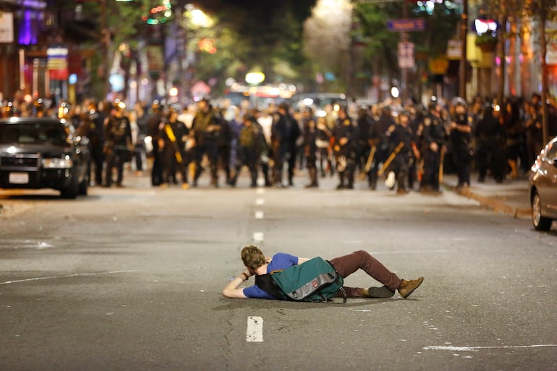 galleries/2014/12/08/berkeley-protest-over-recent-grand-jury-decisions-photos/141206-berkeley-protest-10_dvg902