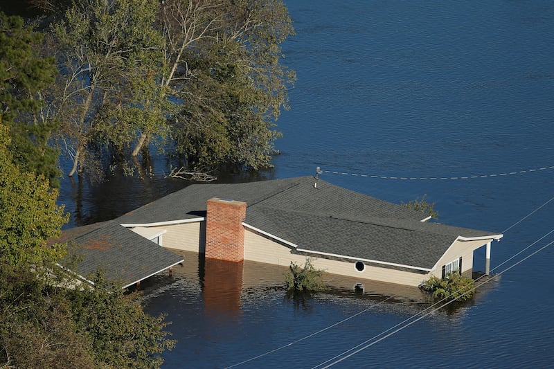 galleries/2016/10/11/north-carolina-under-water-after-hurricane-matthew-photos/161011-NC-flooding03_wckb19