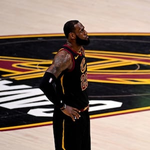 180919-lebron-james-space-jam-cheat_okoxfp