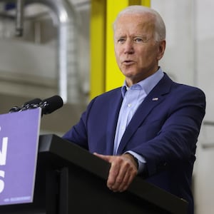 2020-09-18T204543Z_249843859_RC281J9MAGMA_RTRMADP_3_USA-ELECTION-BIDEN_kokvct