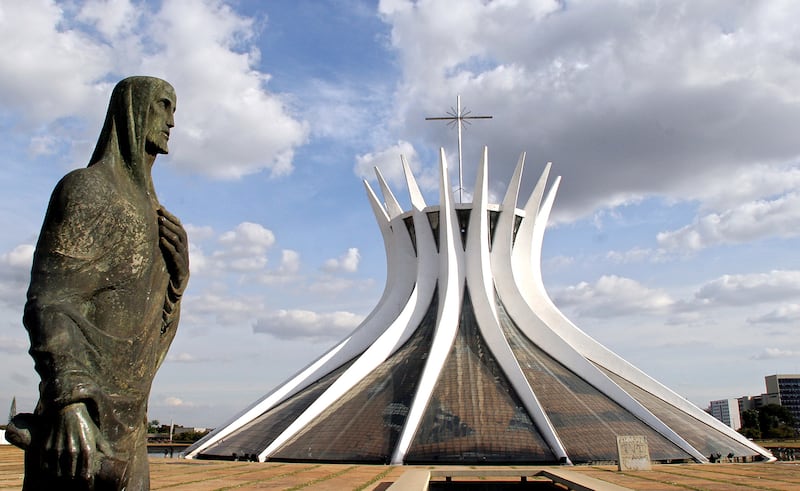 galleries/2012/12/07/the-life-and-work-of-brazilian-architect-oscar-niemeyer-photos/niemeyer-cathedral-brasilia2_eumdex