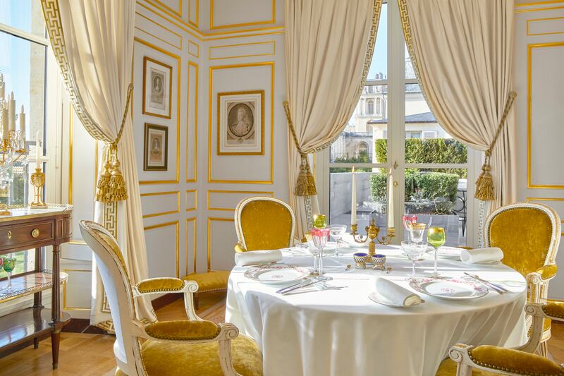 Moyen-Restaurant_-_Cabinet_Marie-Antoinette_nqxmgn