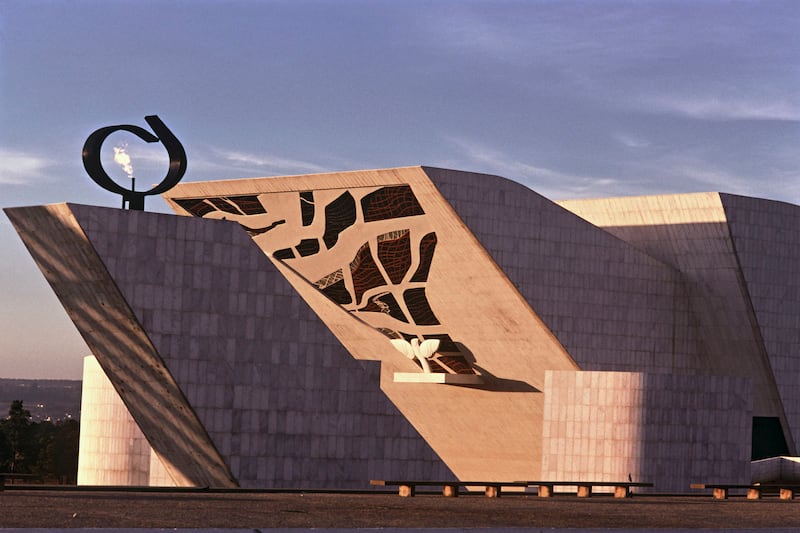 galleries/2012/12/07/the-life-and-work-of-brazilian-architect-oscar-niemeyer-photos/niemeyer-liberty-pantheon-brasilia_mbolq0