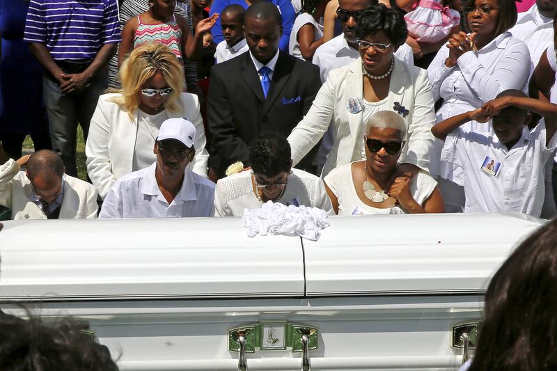 articles/2015/07/25/at-sanda-bland-s-funeral-a-black-church-mourns-again/150725-glawe-bland-funeral-embed_p4vqau