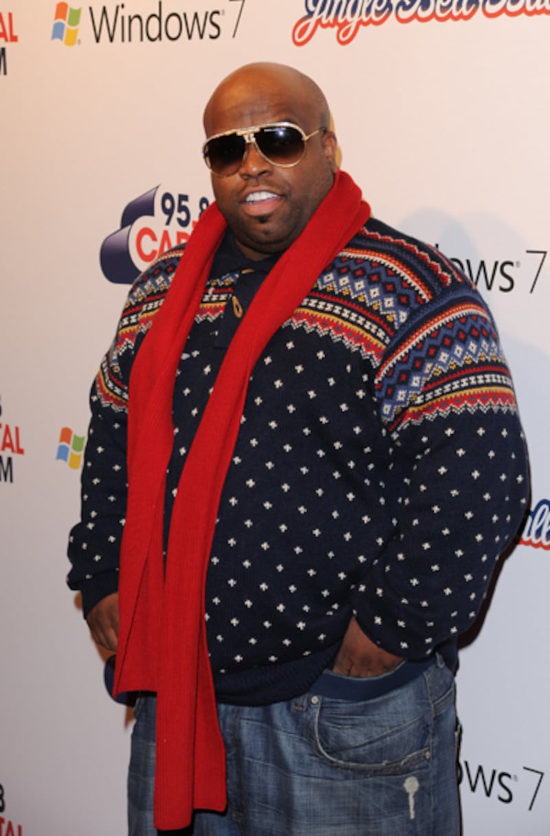 galleries/2011/11/28/celebrities-in-ugly-christmas-sweaters-photos/christmas-sweaters-ceelo_rqm2da