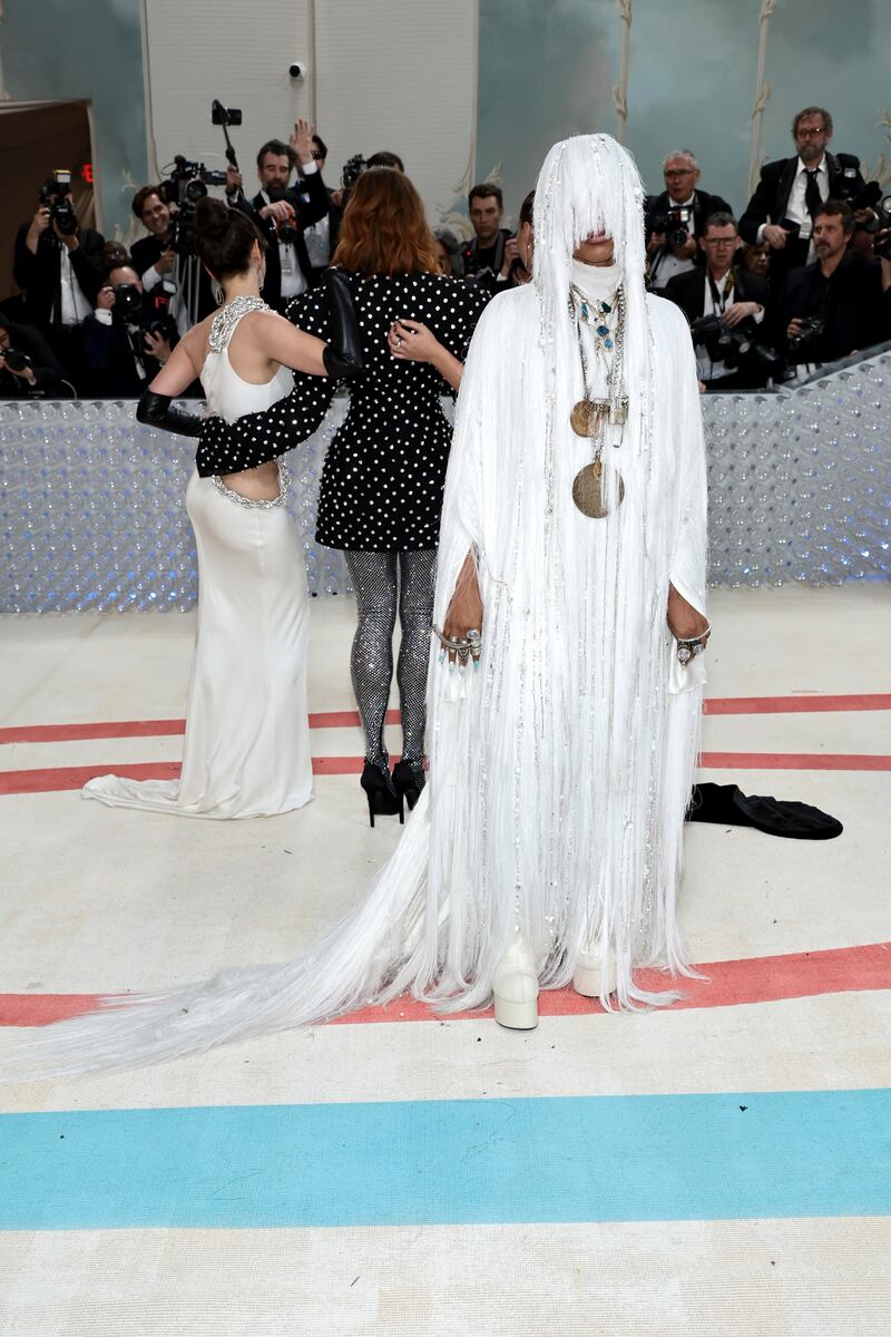 230501-met-gala-erykah-badu_gbneor