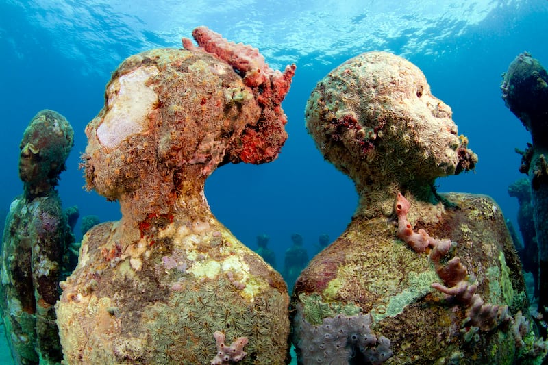 galleries/2014/04/07/jason-de-caires-taylor-s-gorgeous-underwater-art-photos/underwater-museum-gal-9_gcl2kx