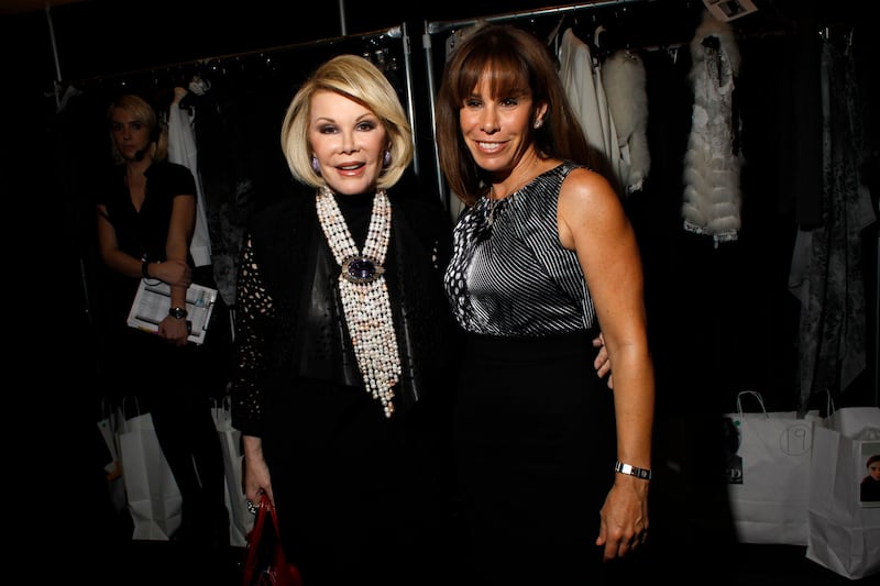 articles/2014/07/03/joan-rivers-i-had-the-gun-on-my-lap/140702-teeman-rivers2-embed_vnt2ls