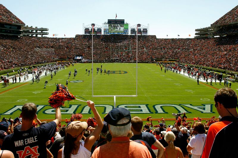 galleries/2011/09/28/top-20-college-football-teams-from-usc-to-lsu/auburn-best-college-football-programs_dsbtp8